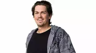 Steve Howey