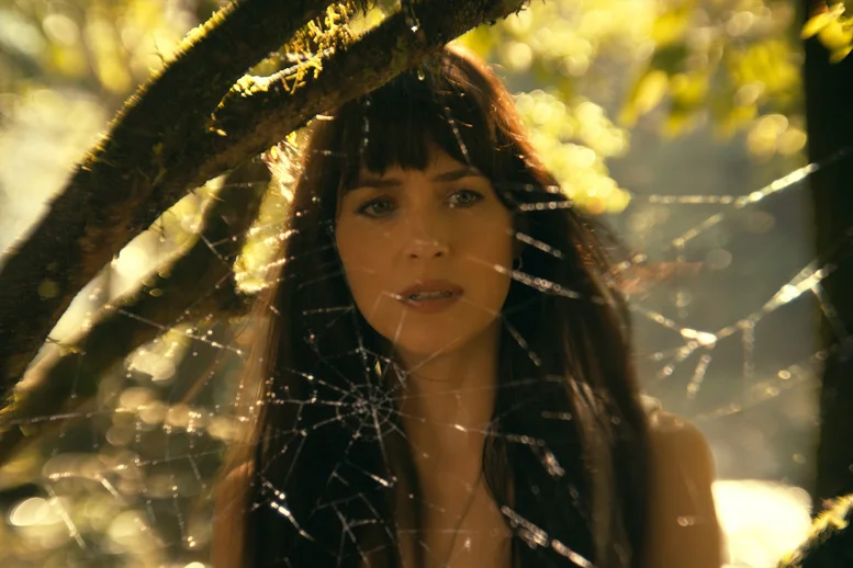 Dakota Johnson als Cassandra Web in dem Film „Madame Web“