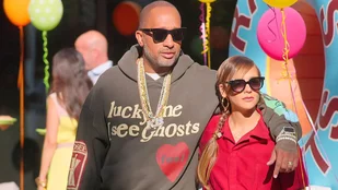 Kenya Barris und Rashida Jones in #blackAF (c) Netflix