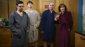 Play By Day: Start der 6. Staffel Friday Night Dinner bei Channel 4