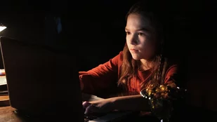 Szenenfoto aus der Pilotepisode der US-Serie Home Before Dark (c) Apple TV+