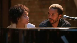 Amandla Stenberg und Andre Holland in The Eddy (c) Netflix