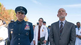 Steve Carell und John Malkovich in Space Force (c) Netflix
