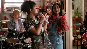 Play By Day: Serienstart von Julie and the Phantoms bei Netflix