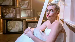 Play By Day: Serienstart von Out of Her Mind bei BBC Two