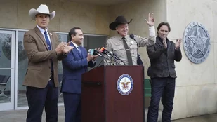 Coby Bell, Patrick Kirton, Jeffrey Nordling und Phil Mendoza in Walker (c) The CW