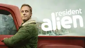 Heute neu: Resident Alien beim deutschen Syfy