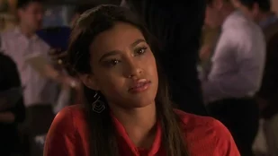 Dynasty: Kara Royster aus PLL schaut in Staffel 4 vorbei