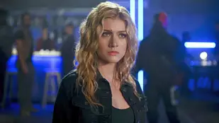Walker - Independence: Katherine McNamara als Abby Walker gecastet