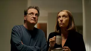 The Staircase: True-Crime-Serie mit Firth und Coilette kommt zu Sky