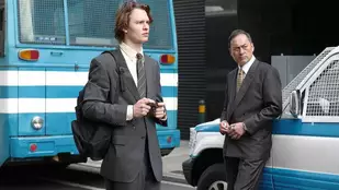 Ansel Elgort und Ken Watanabe in der Serie Tokyo Vice (c) HBO Max/Wowow