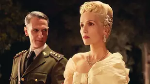 Szenenfoto aus der Serie Santa Evita - hier unser Review zur ersten Folge. (c) Disney+