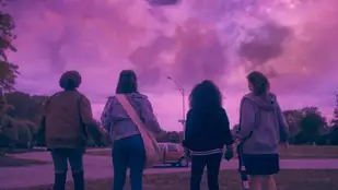 Poster zur Serie Paper Girls, die seit heute bei Amazon Prime Video im Angebot ist. (c) Amazon Prime Video