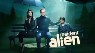 Heute neu: Fortsetzung der 2. Staffel Resident Alien bei Syfy