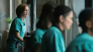 Vera Farmiga in der Serie Five Days At Memorial - hier unser Review zu den ersten drei Episoden. (c) Apple TV+
