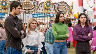Drake Rodger, Meg Donnelly, Nida Khurshid und Jojo Fleites in The Winchesters, (c) The CW
