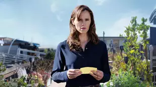 Poster zur Serie „The Last Thing He Told Me“