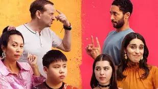 Heute neu: Staffel 2 von Doppelhaush&auml;lfte bei ZDFneo