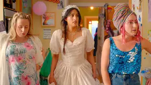 Hullraisers: Britische Sitcom kommt Ende Juni zu ZDFneo