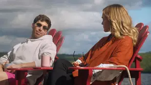 The Lake: Trailer und Starttermin zur 2. Staffel der Amazon-Comedy