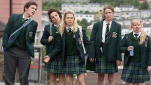 Derry Girls: Serienschöpferin mit neuer Comedy bei Channel 4