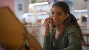 Antonia Thomas in der Serie „Still Up“