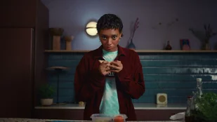 Everything Now: Kritik zur britischen Netflix-Dramedy