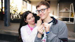 Mia (Lotte Becker) und Tom (Timur Bartels) in der Serie „Pumpen“