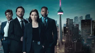 Der Cast der Serie „Law & Order Toronto: Criminal Intent“ auf einem Promoposter (v. l. n. r.): Inspector Vivienne Holness (Karen Robinson), Detective Sergeant Henry Graff (Aden Young), Detective Sergeant Frankie Bateman (Kathleen Munroe) und Deputy Crown