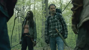 Szenenfoto aus der Episode „Become“ aka „Weist uns den Weg“ der Serie „The Walking Dead: The Ones Who Live“