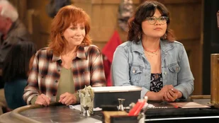 Happy's Place: NBC-Comedy mit Reba McEntire in Serie geschickt