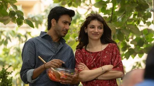 Phaim (Phaim Bhuiyan) und Asia (Carlotta Antonelli) in der Serie „Bangla“