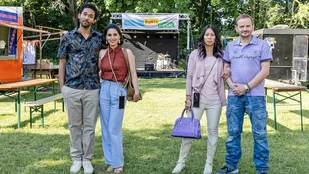 Heute neu: Staffel 3 von Doppelhaush&auml;lfte bei ZDFneo
