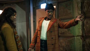 Varada Sethu und Ncuti Gatwa in der Serie „Doctor Who“