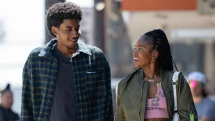 Justin (Michael Cooper Jr.) und Keisha (Lovie Simone) in der ersten Episode der Serie „Forever“