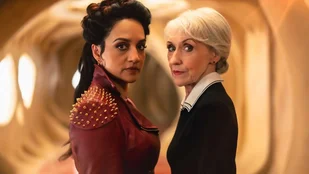 Archie Panjabi und Anita Dobson in „Doctor Who“