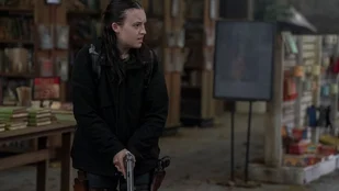 Bella Ramsey auf einem Szenenfoto aus der Episode „Convergence“ der Serie „The Last of Us“