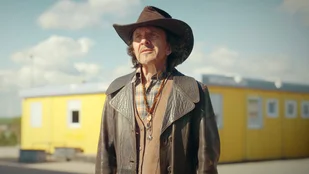 Eddie (David Bennent) betreibt in der Folge „Cowboys“ der Serie „Warum ich?“ ein Motel, einsam gelegen auf weiter Flur.