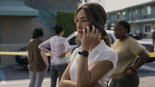 Maggie Q auf einem Szenenfoto aus „Ballard“