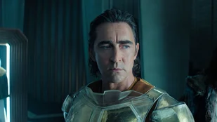 Bruder Tag (Lee Pace) auf einem Szenenfoto aus der Episode „The Stress of Her Regard“ der US-Serie „Foundation“