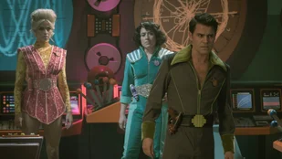 Jess Bush; Melissa Navia und Paul Wesley in „The Last Frontier“