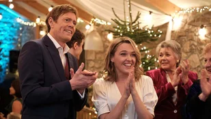 Humphrey (Kris Marshall) und Martha (Sally Bretton) ganz feierlich