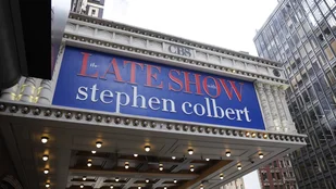 SerienBiz: ProSiebenSat.1 schrumpft, Colbert geht, IMAX zum Verkauf