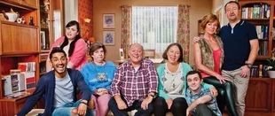 Two Doors Down: BBC Two ordert 3. Staffel