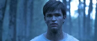Holden Matthews (Burkely Duffield) hat allen Grund zur Besorgnis. / (c) Freeform