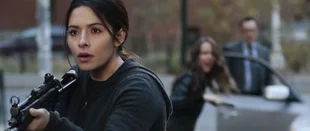 Person of Interest: Sarah Shahi in VR-Serienpiloten Reverie