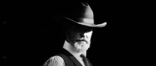 Pierce Brosnan in der Westernserie „The Son“ / (c) AMC