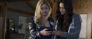 Pretty Little Liars: These Boots Were Made for Stalking