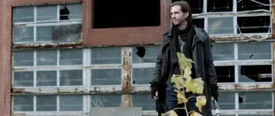 12 Monkeys: Christopher Lloyd im Trailer zur 3. Staffel