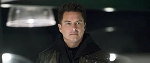 Arrow: Kein Arrowverse mehr für John Barrowman